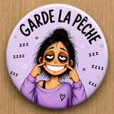 Badges Femme Humoristiques & Sarcastiques – Parce qu’on survit avec du café, du sarcasme et beaucoup d’auto dérision