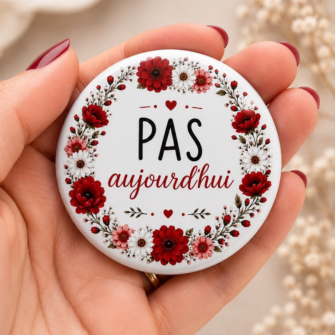Badge personnalisé 58 mm, couronne de fleurs rouges