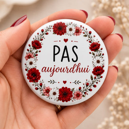 Badge personnalisé 58 mm, couronne de fleurs rouges