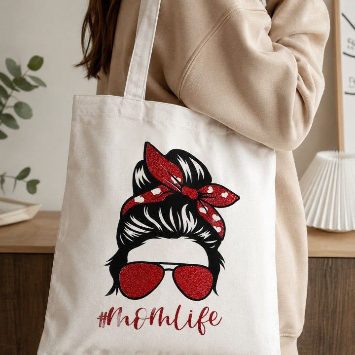 Tote bag personnalisé porté, motif #MOMLIFE